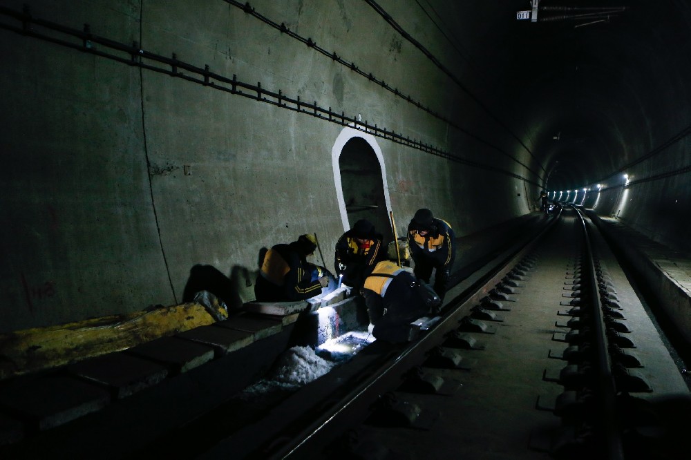 密山铁路运营隧道病害现状